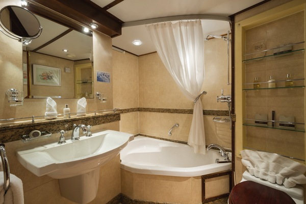 APT Travelmarvel MS Caledonian Sky Premium Suite Balcony 0.jpg